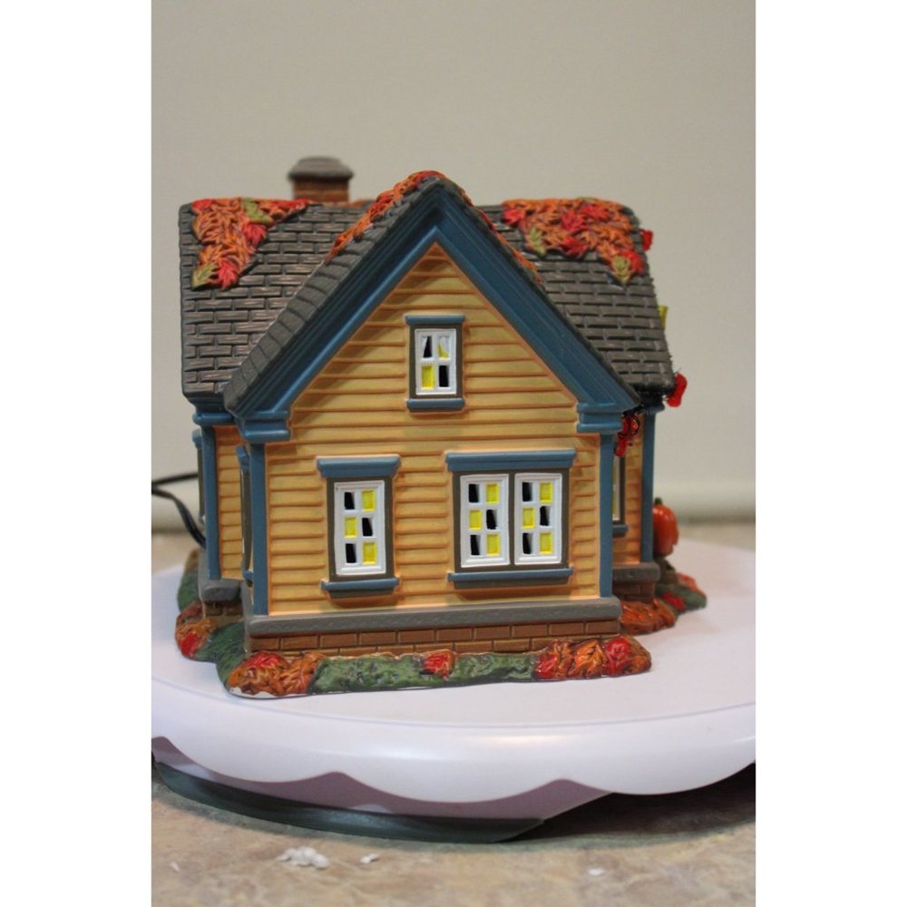 Dept 56 Halloween Village - Trick or Treat Lane with Peanuts - Picture 5 of 10